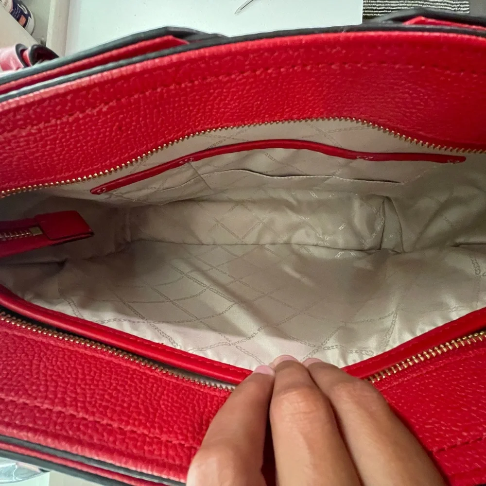 Michael Kors Mae Pebbled Leather Tote NWOT - Picture 4 of 5